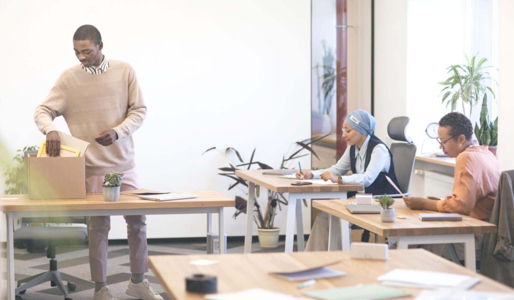 Session de formation en groupe avec présentation budgétaire