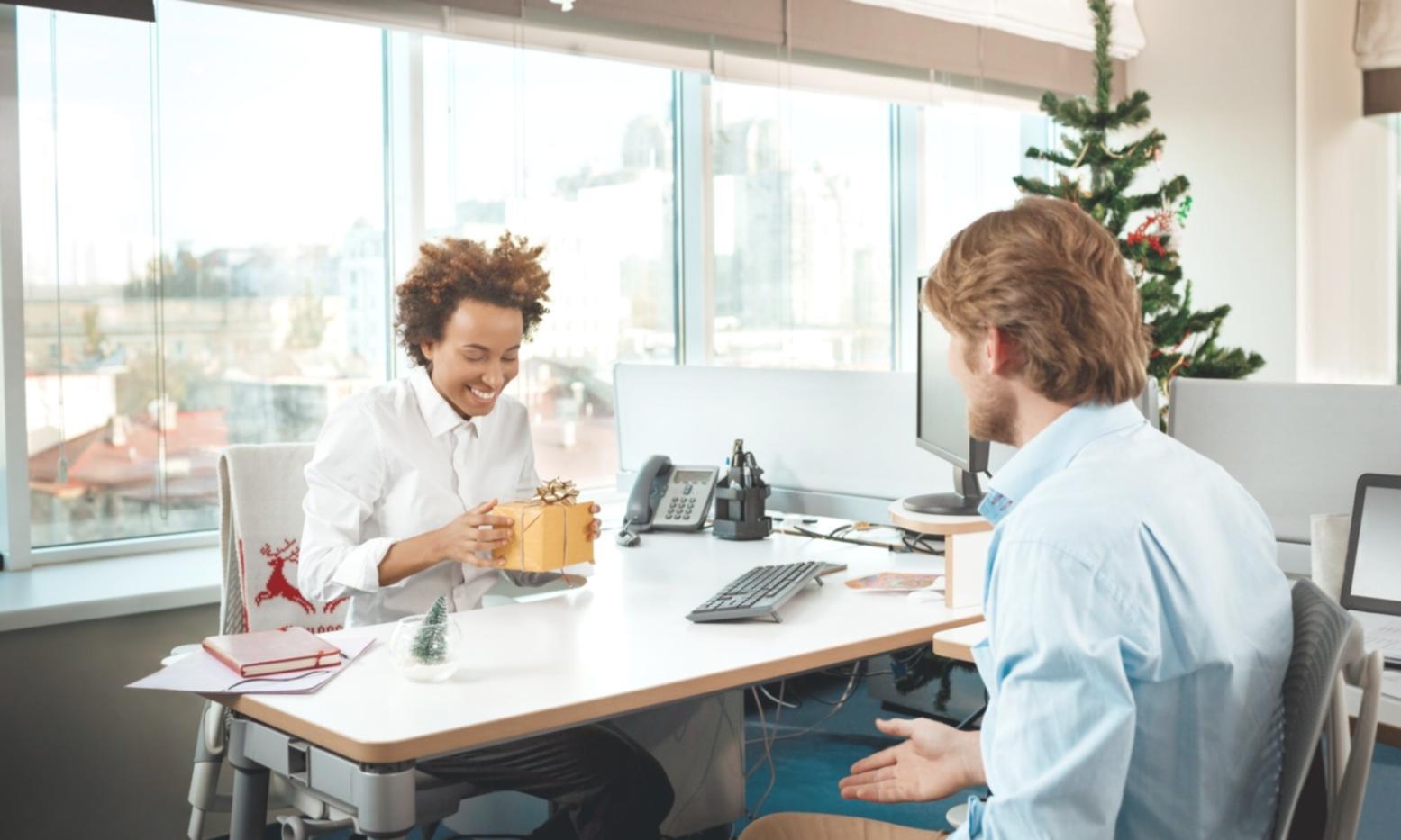 Environnement de travail professionnel avec outils budgétaires